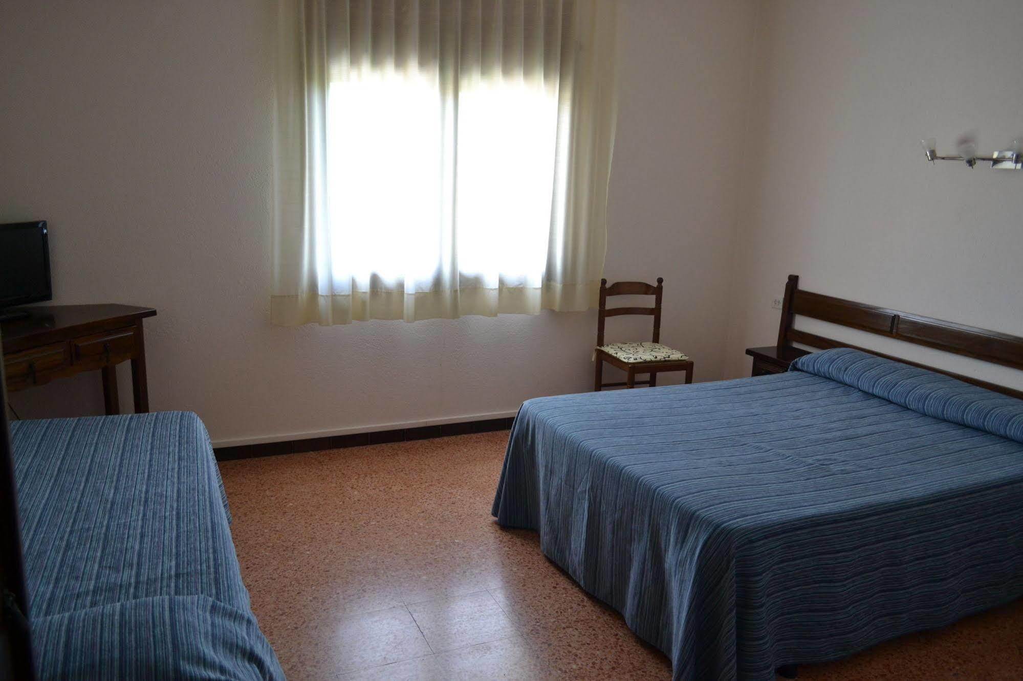 Hostal L'Esplai Виладомат Экстерьер фото