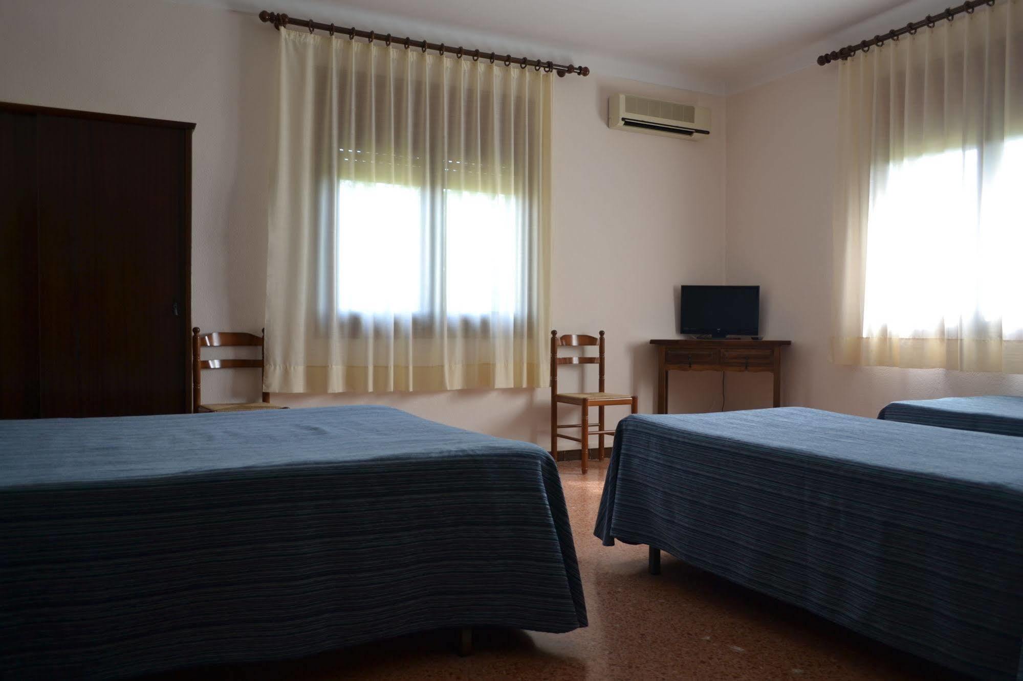 Hostal L'Esplai Виладомат Экстерьер фото